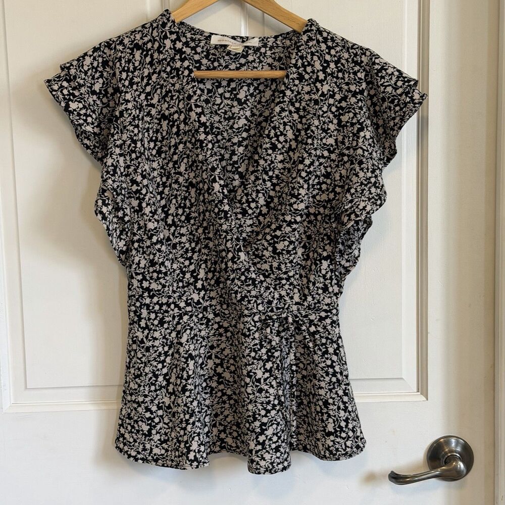 Monteau Los Angeles Womens M Black White Floral V-Neck Flutter Sleeve Tie Blouse - Picture 9 of 11